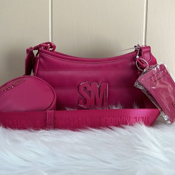 NWT Steve Madden (BZOIA) Crossbody Bag w/AirPod Case & I.D. Card Holder- Fuschia - Picture 3 of 13